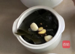 腊猪蹄海带黄豆汤的做法图解3