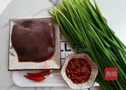 韭菜炒猪肝的做法图解1