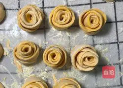 Illustration of how to make pumpkin steamed buns 11