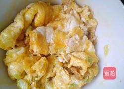 胡萝卜黄瓜炒鸡蛋的做法图解2