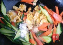 胡萝卜黄瓜炒鸡蛋的做法图解4