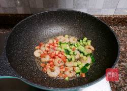 菠萝虾仁炒饭的做法图解10
