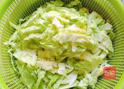 包菜炒粉丝的做法图解1