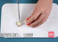 简单2步教你做好吃到跺脚的草莓炼乳奶冻的做法图解1