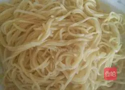 Illustration of how to make scallion noodles 2