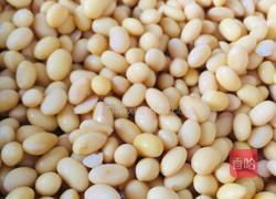 鲜榨黄豆浆的做法图解1