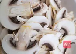 Illustration of how to make super fresh asparagus and stir-fried mushrooms 2