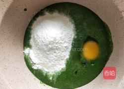 菠菜汁鸡蛋饼的做法图解2