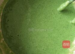 菠菜汁鸡蛋饼的做法图解3