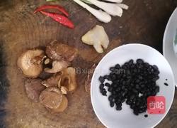 电饭煲蒸鸡的做法图解1