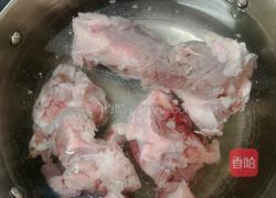 玉米萝卜排骨汤的做法图解2