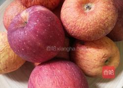 好吃到吮手指的苹果干的做法图解1