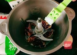 木耳红枣花生牛腱汤的做法图解5