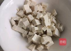 香椿芽拌嘴小豆腐的做法图解2