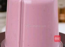 超好喝的草莓白玉奶昔只需5步轻松搞定的做法图解4