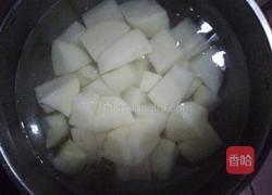 土豆焖鸡肉的做法图解2