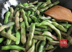 排骨炖豆角的做法图解1