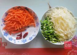 酸辣胡萝卜青椒土豆丝的做法图解1
