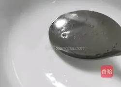 Illustration of how to make Tremella and Snow Pear Soup 5