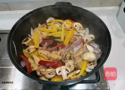 Illustration of how to make fried chicken breast with red pepper and reduce fat 4