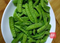 香肠豌豆荚的做法图解1