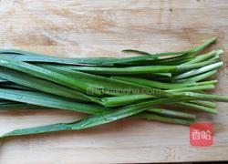 炒春季时令小土豆的做法图解2