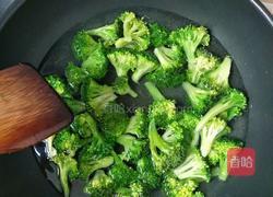 西兰花炒虾仁的做法图解2