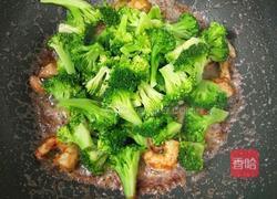 西兰花炒虾仁的做法图解8