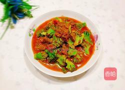 牛腩炒西兰花的做法图解1