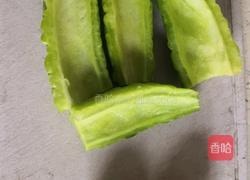 苦瓜鸡蛋饼的做法图解1