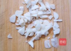 蘑菇炒尖椒的做法图解1