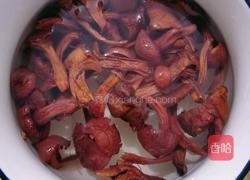 蘑菇炒尖椒的做法图解4