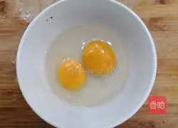 Illustration of how to make lettuce and scrambled eggs 8