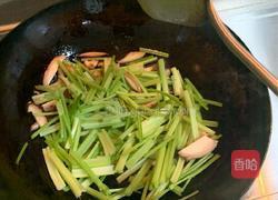 麻辣面筋炒芹菜的做法图解5