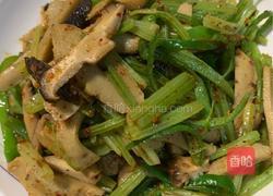 麻辣面筋炒芹菜的做法图解6
