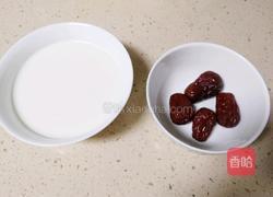 牛奶红枣的做法图解1
