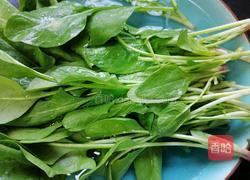 菠菜拌花生米的做法图解2