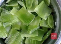 青椒莴笋的做法图解1