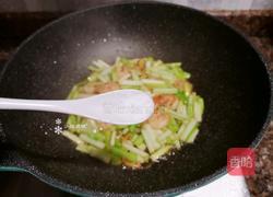 韭黄炒虾仁的做法图解9