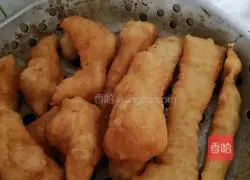 Illustration of how to make fried dough sticks and twists for lunch (weekends) 5