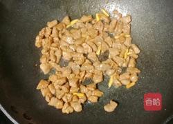 牛肉粒炒豌豆的做法图解8