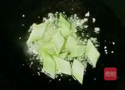 Illustration of how to stir-fry carrots with broccoli 10