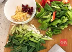 Illustration of spicy stir-fried twice-cooked pork 4