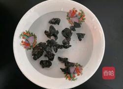 西葫芦炒木耳的做法图解2