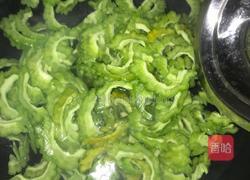 苦瓜炒蛋的做法图解4