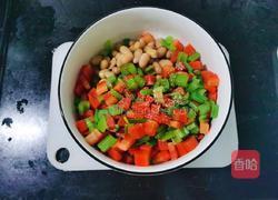 凉拌芹菜花生的做法图解5