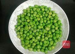 豌豆炒腊肠的做法图解4
