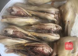 酱爆香鸭头的做法图解3