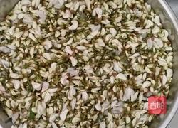 蒸槐花的做法图解2