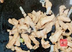 蒜苔炒鸡肉的做法图解2
